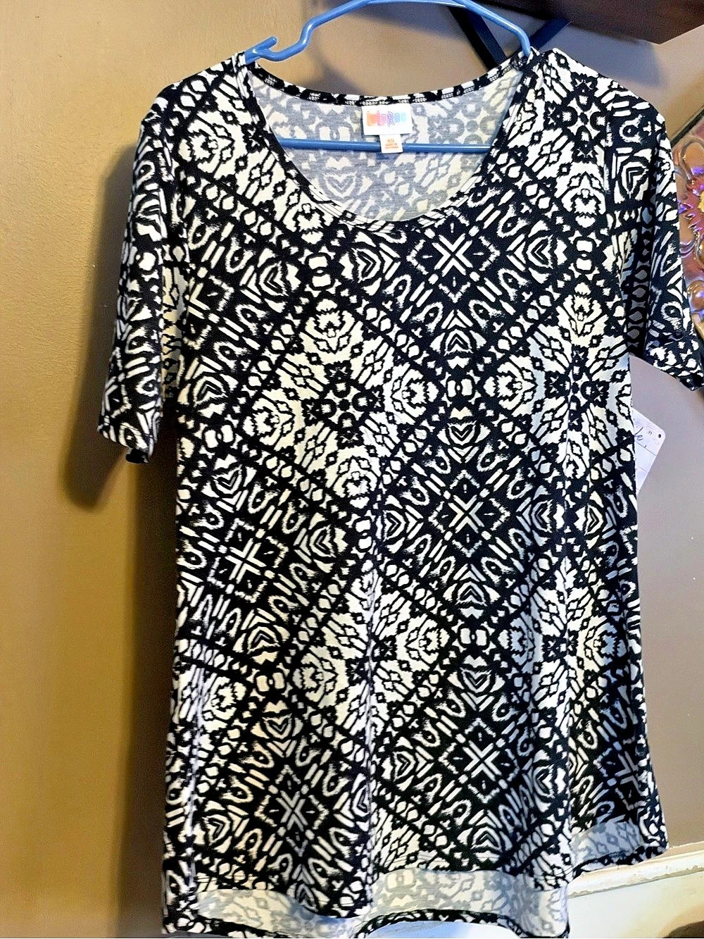 Lularoe Classic T Geometric Tee Black & White XS